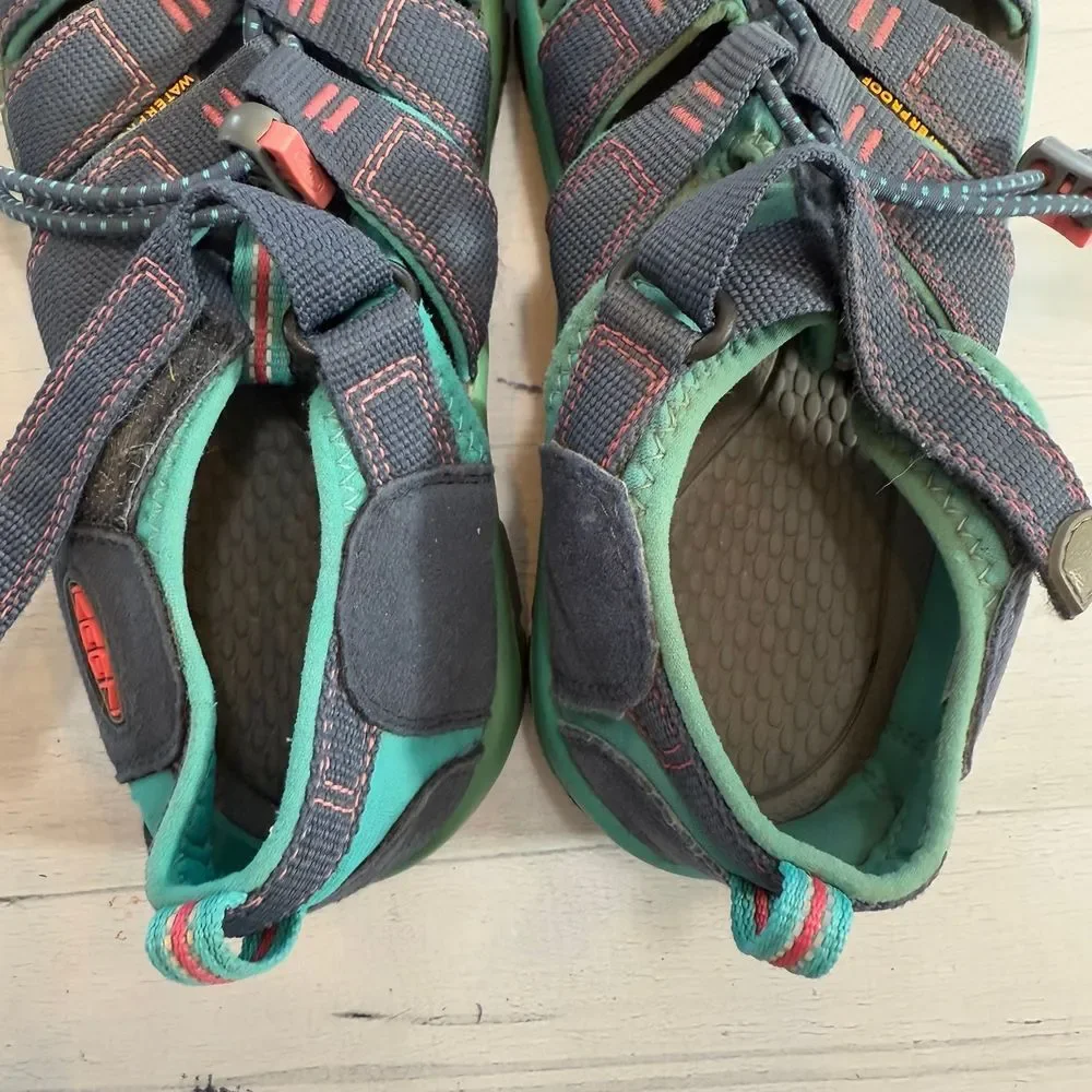 Keen‎ Newport girls pink purple teal sandals size 4